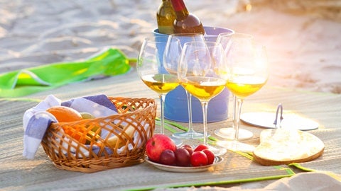 Playa: Limpio, fresco y a la sombra: Consejos de la OCU para un picnic sin sustos