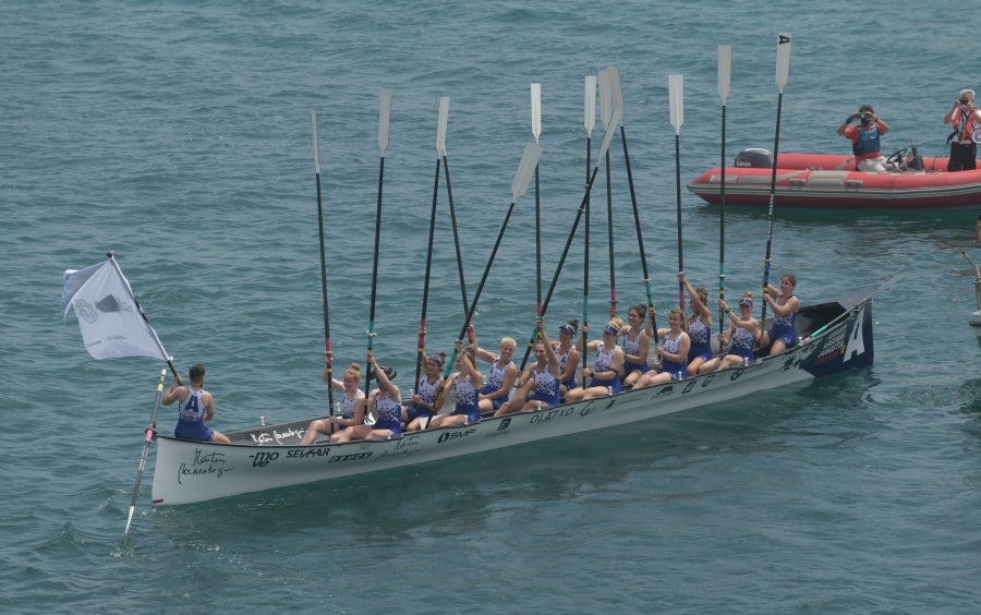 La Ama Guadalupekoa de Hondarribia y Arraun Lagunak se han impuesto este domingo en el Campeonato de Gipuzkoa de Traineras. 