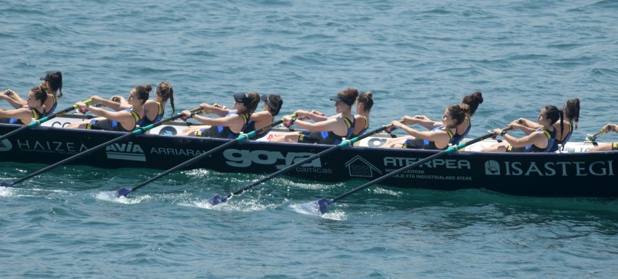 La Ama Guadalupekoa de Hondarribia y Arraun Lagunak se han impuesto este domingo en el Campeonato de Gipuzkoa de Traineras. 