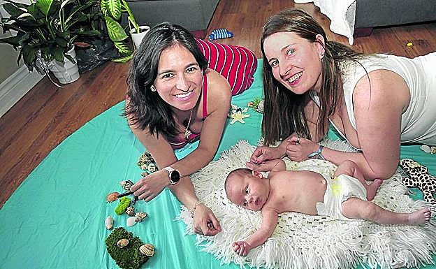 Imagen principal - Mica, Kristina y el pequeño Mike, en el domicilio de la primera en Canadá.