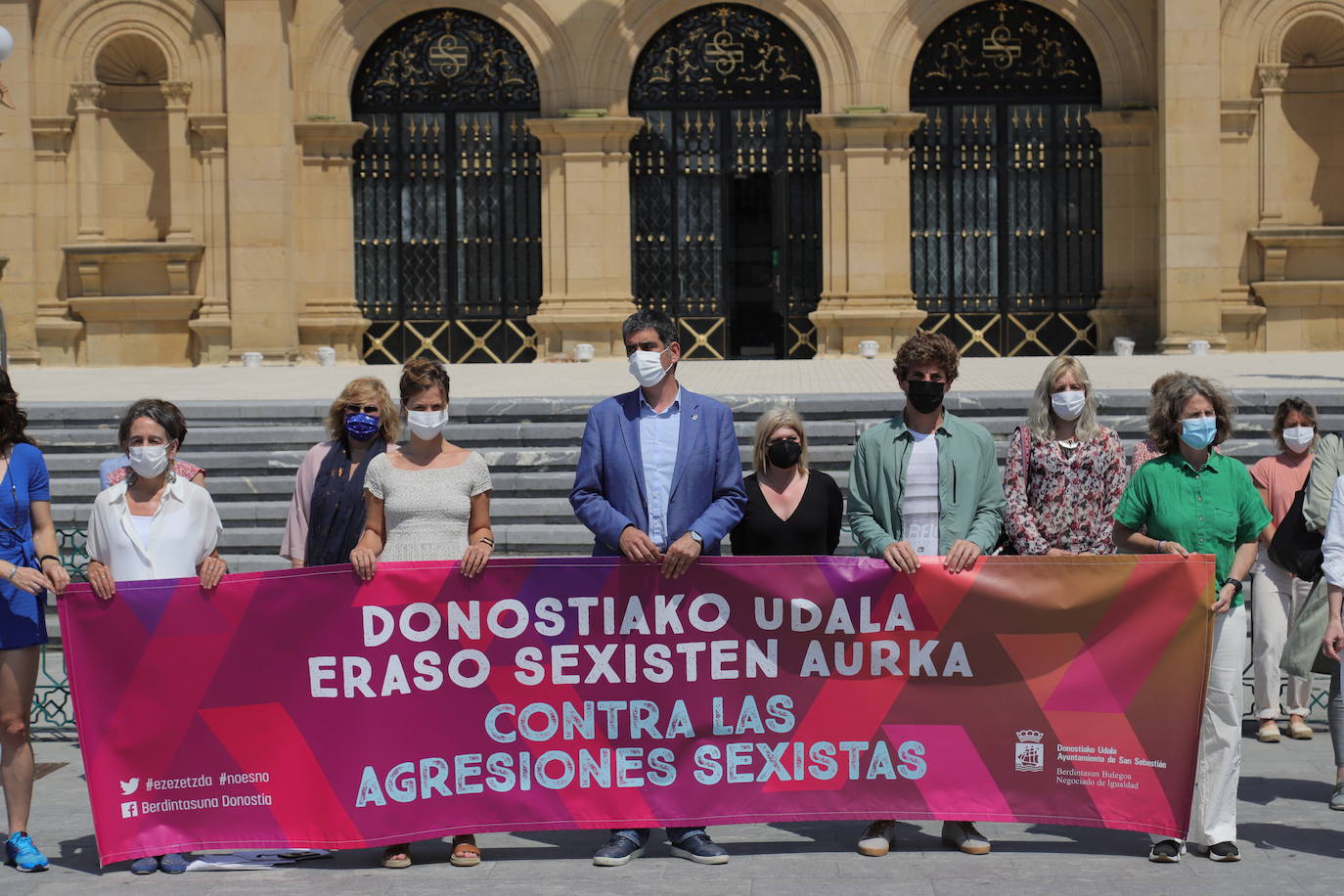 Foto de la concentración realizada hoy al mediodía en Alderdi Eder. 