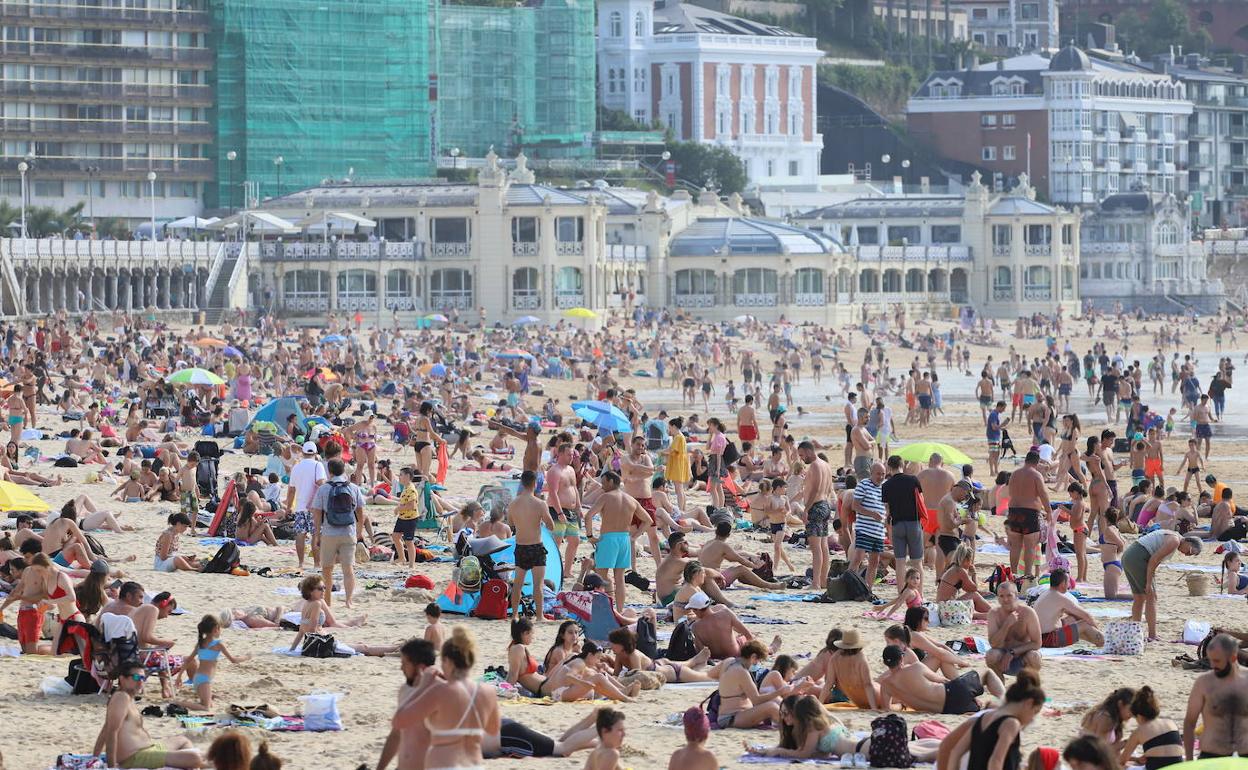 La playa de La Concha, este lunes por la tarde.