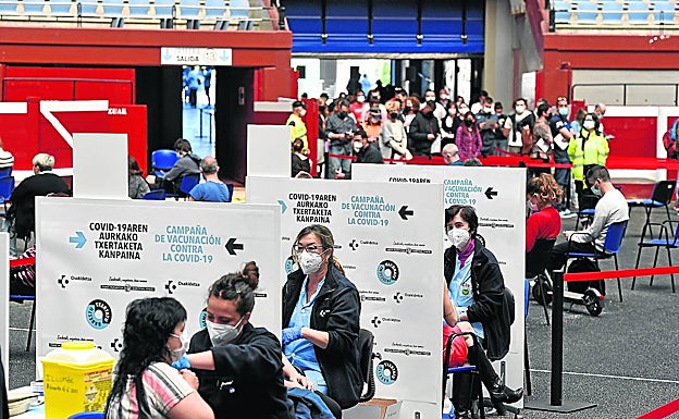 Sanidad incluye en el calendario vacunal a los menores de 12 a 19 años y prioriza a los de riesgo