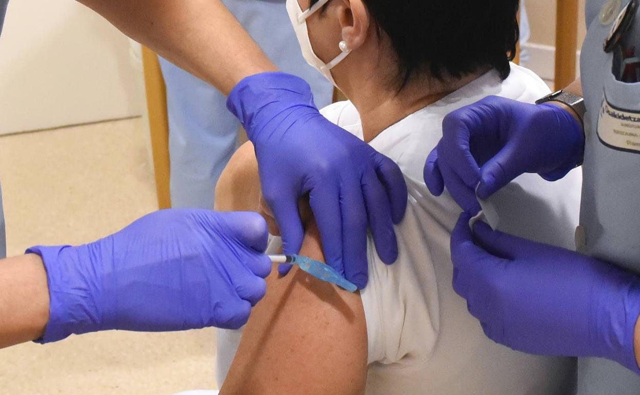 Vacunación Euskadi: se reducen los puntos de vacunación al bajar la edad de la población a inmunizar