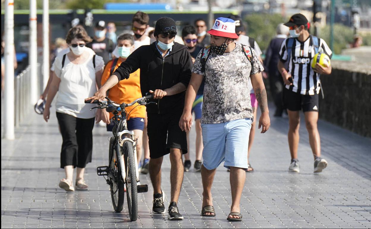 La pandemia consolida su descenso en Euskadi, que notifica 9 fallecios la última semana y una tasa de 137 casos