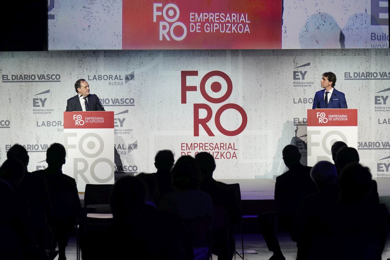El presidente de la Real Sociedad, Jokin Aperribay, y el director de El Diario Vasco, David Taberna