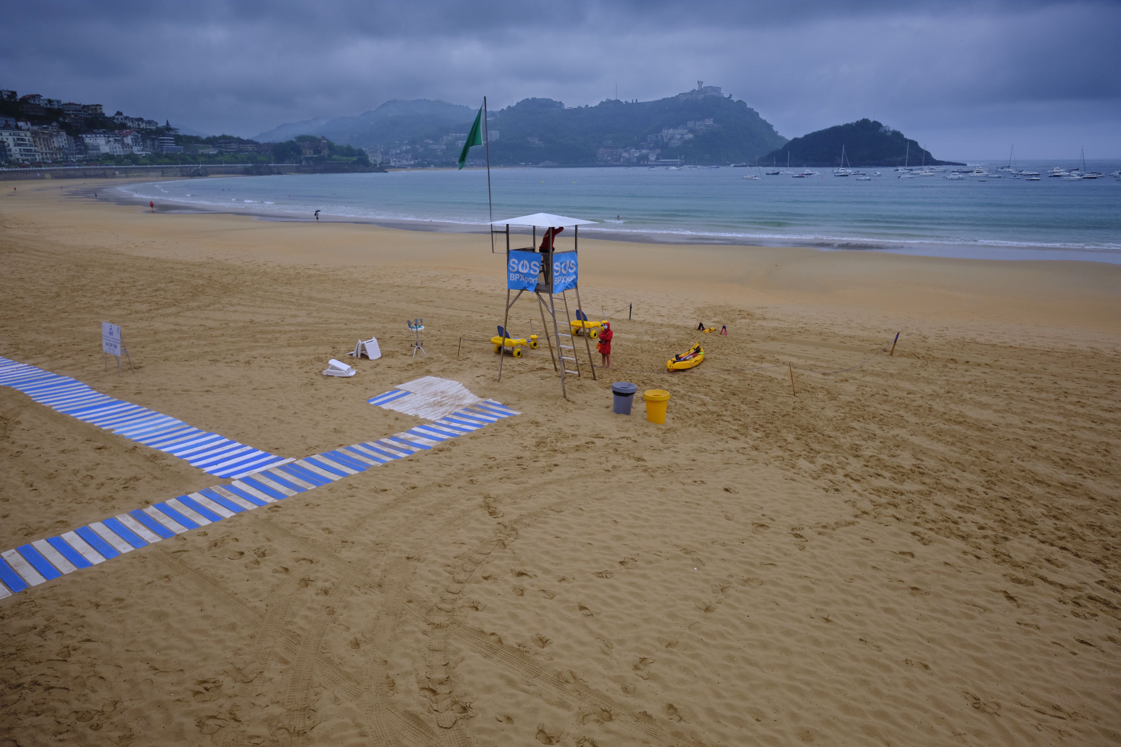 El día de hoy ha tenido poco de veraniego. Se han impuesto las lluvias y las temperaturas más propias de otoño