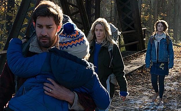 John Krasinski y Emily Blunt en 'Un lugar tranquilo 2'.