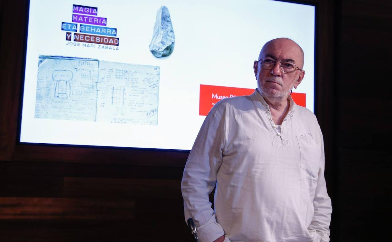 José Mari Zabala, durante la presentación de su obra.