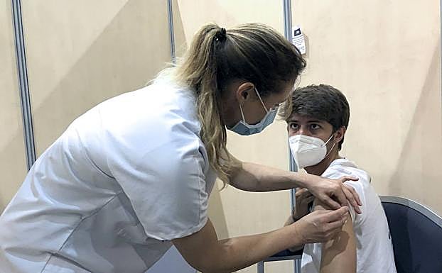 Francia endurece los requisitos y solo vacunará a quienes residan o trabajen en el país galo