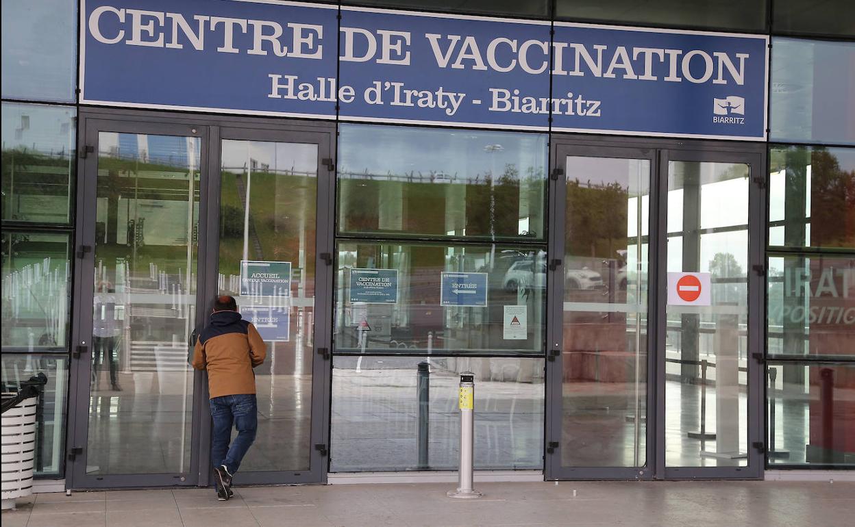 Imagen exterior del centro de vacunación de Biarritz.