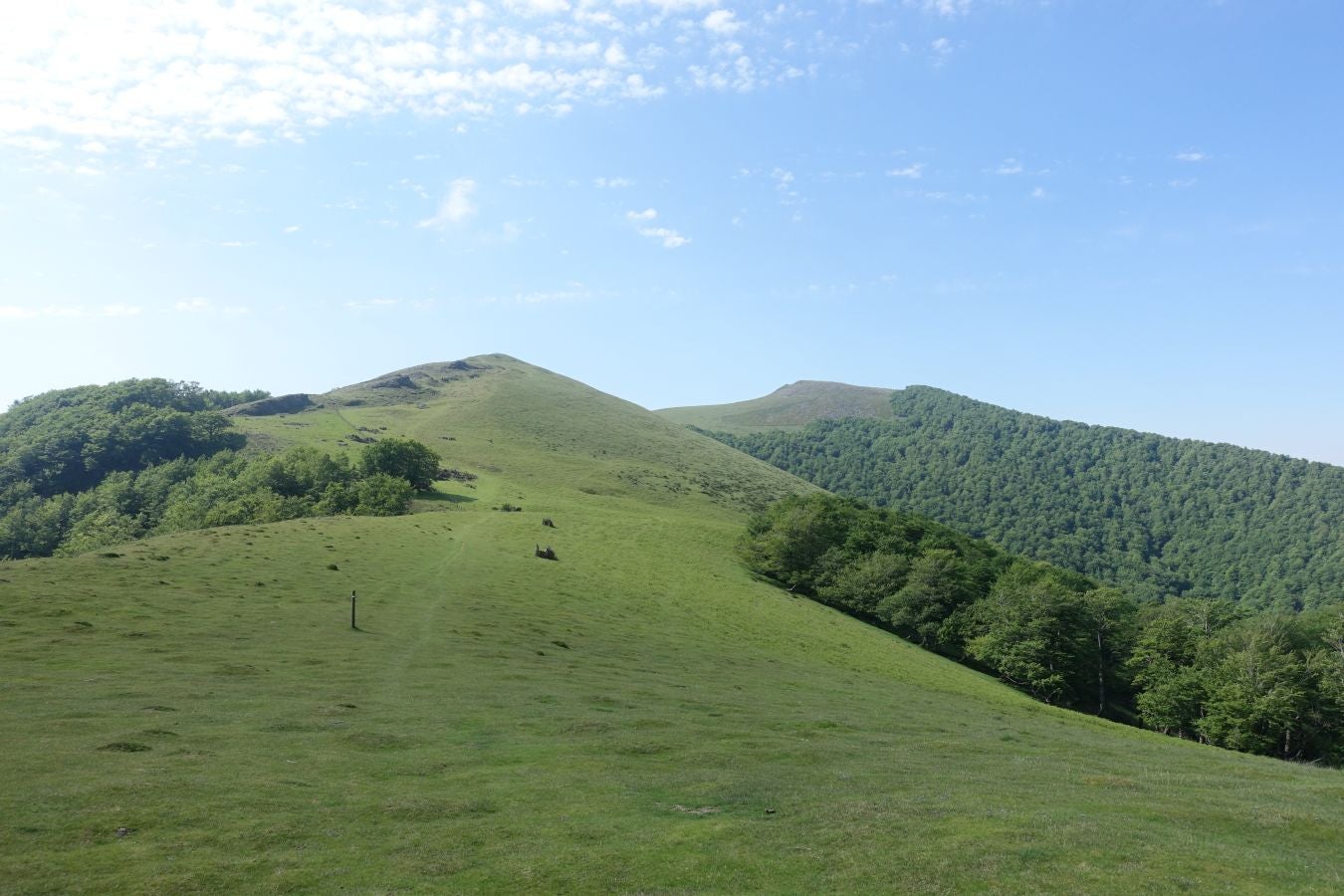 El monte más alto de Baztan, ese magnífico valle navarro con mucha historia, embarga a sus visitantes con su belleza inusitada