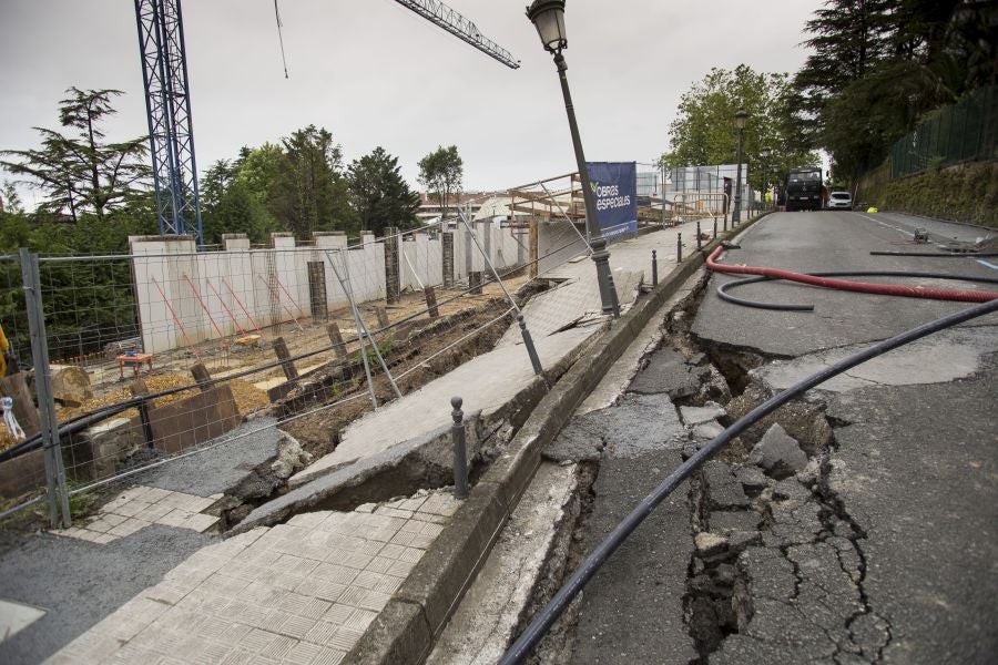 Fotos: Socavón en la calle Artaleku
