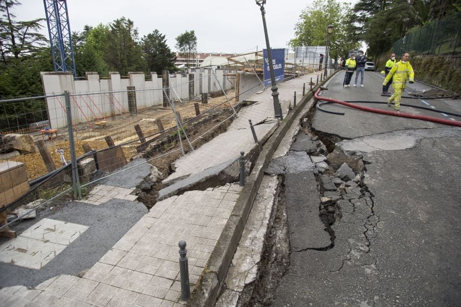 Fotos: Socavón en la calle Artaleku