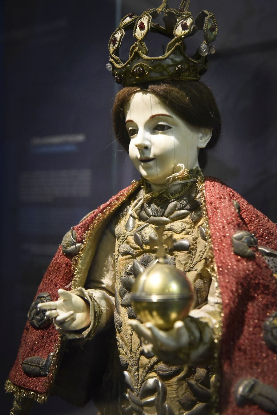 El museo donostiarra acoge una magna exposición sobre la primera vuelta al mundo que reúne audiovisuales y documentos de época, en un homenaje al espíritu aventurero y explorador del ser humano