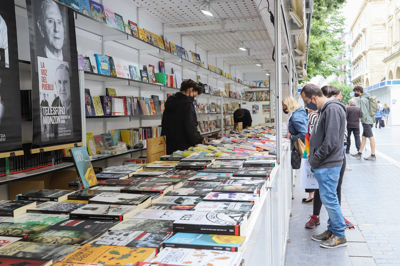 Fotos: La Feria del Libro abre puestos y actividades