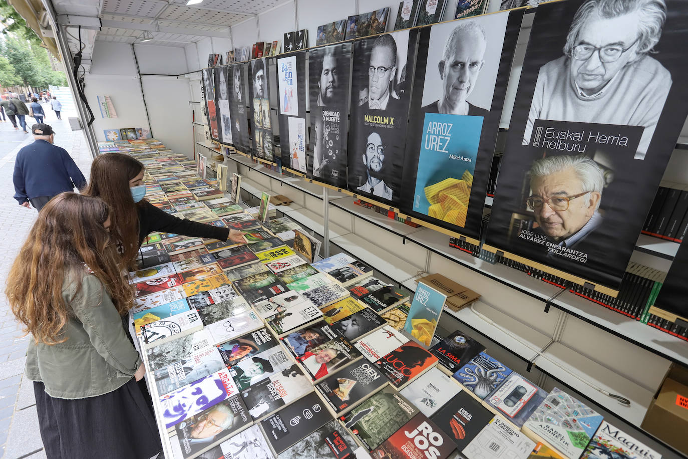 Fotos: La Feria del Libro abre puestos y actividades