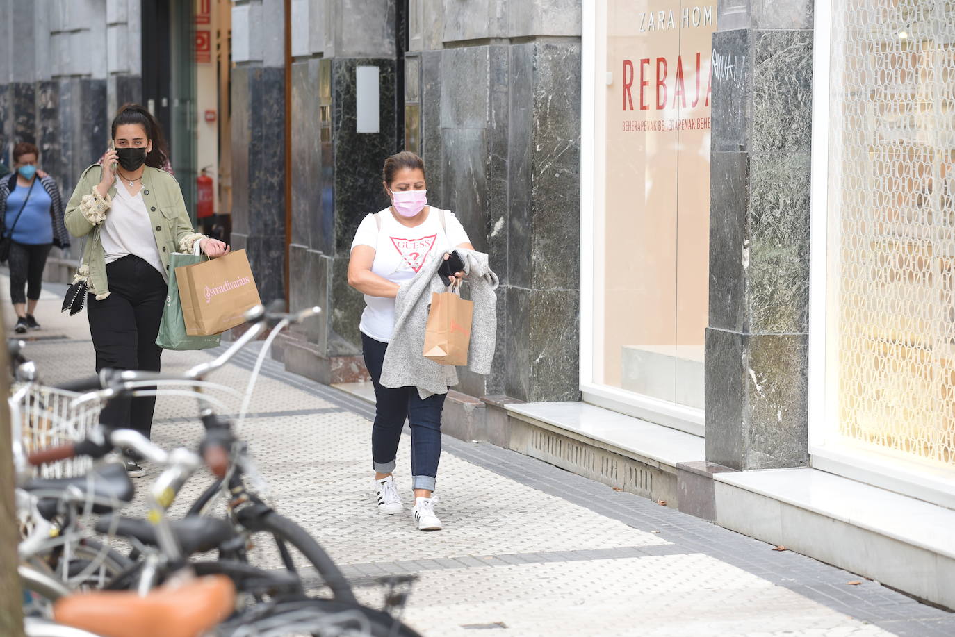 Fotos: Primer día de rebajas en Gipuzkoa