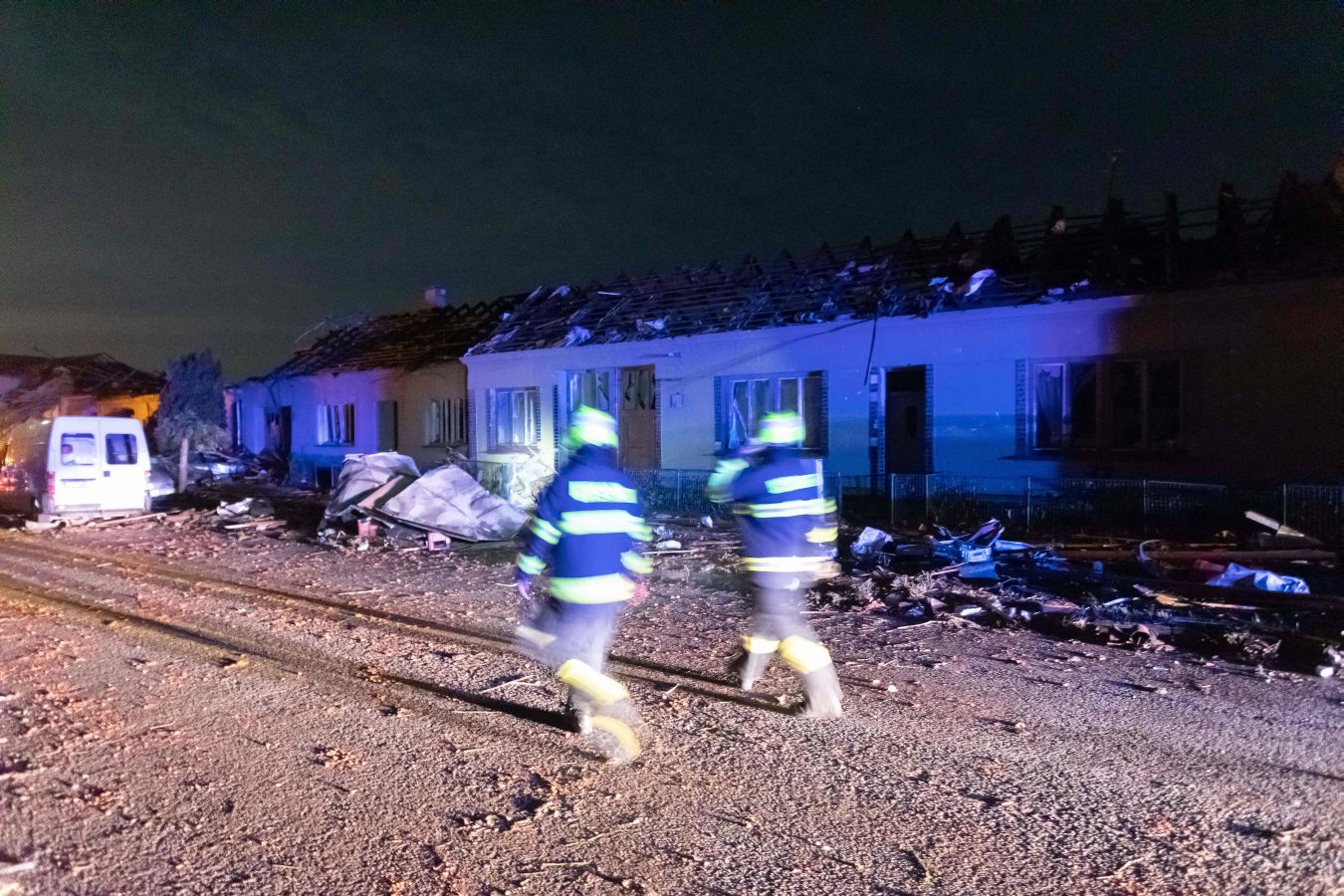 Fotos: Un tornado deja tres muertos y arrasa casas en República Checa