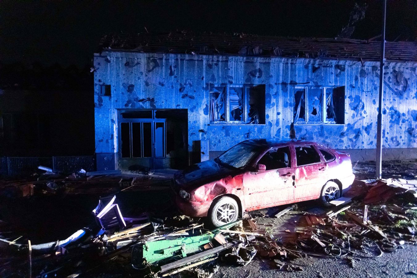 Fotos: Un tornado deja tres muertos y arrasa casas en República Checa