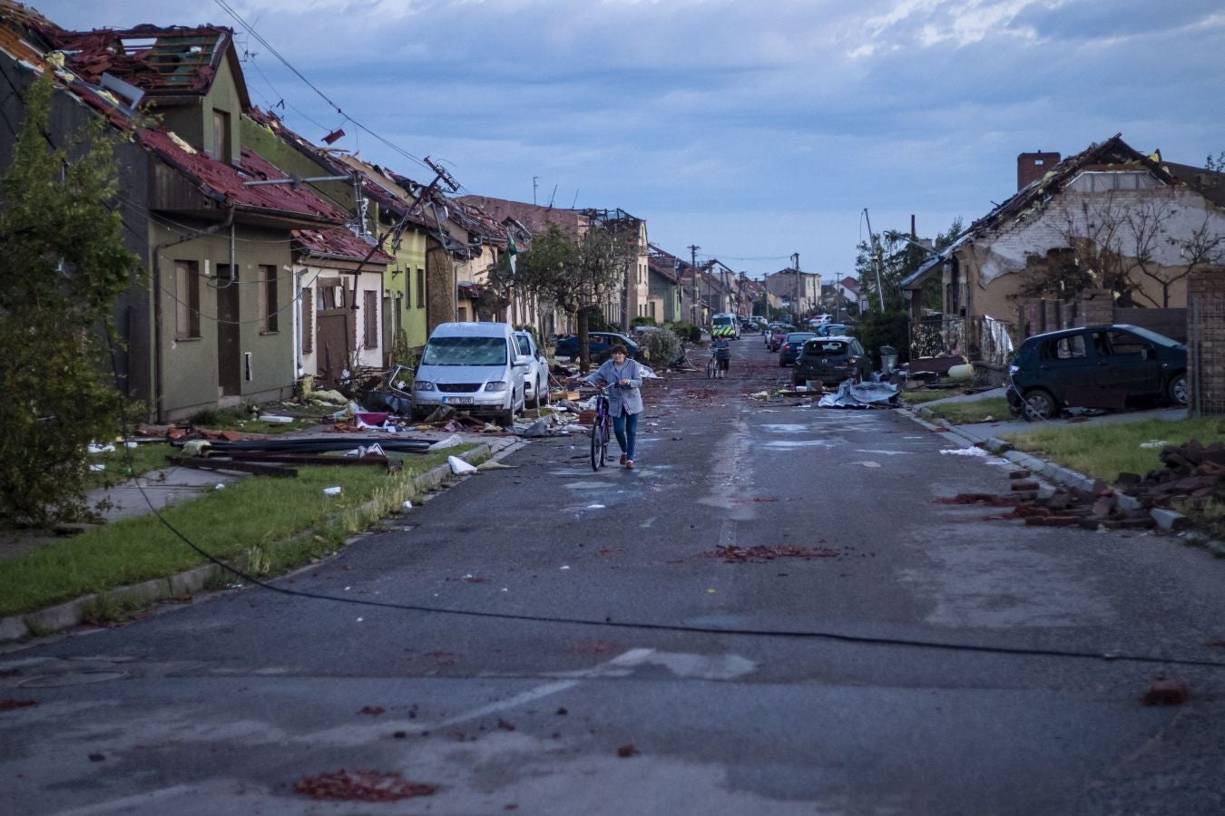 Fotos: Un tornado deja tres muertos y arrasa casas en República Checa