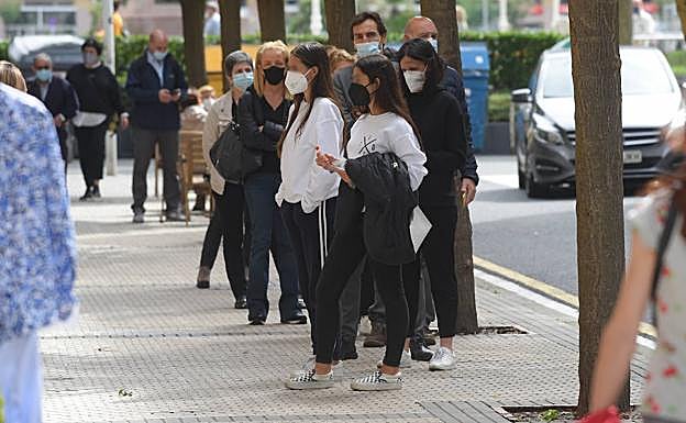 Los contagios se concentran en Euskadi en los jóvenes de 17 y 18 años