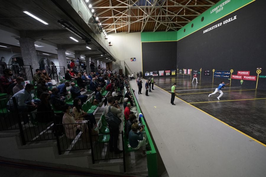 Fotos: Vuelve el público a los frontones