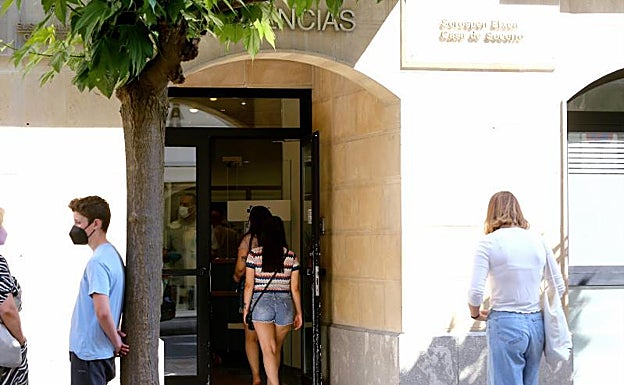 El brote entre jóvenes por las fiestas en Mallorca mantiene al alza los contagios