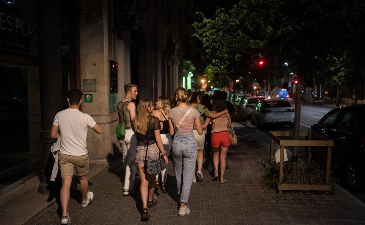 La incidencia se dispara entre los jóvenes y se sitúa en 250 casos