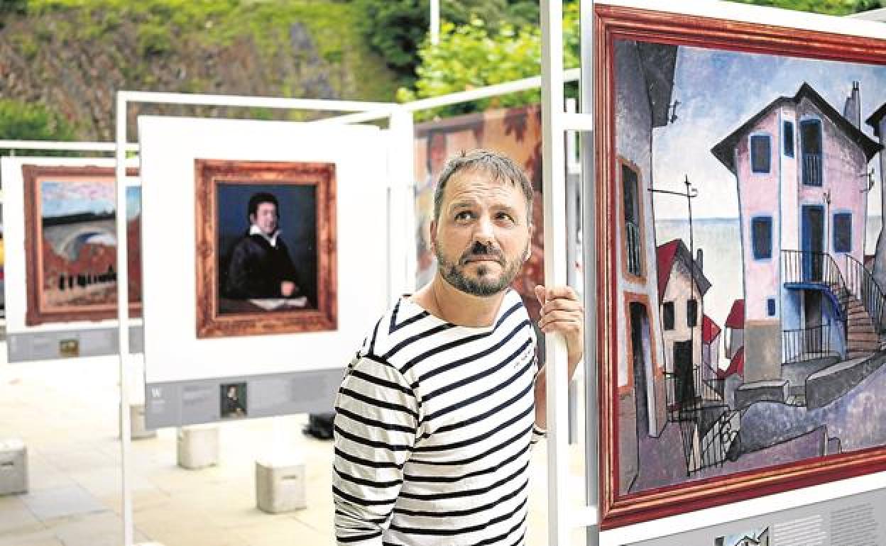 El escritor Kirmen Uribe, ayer en Ondarroa.