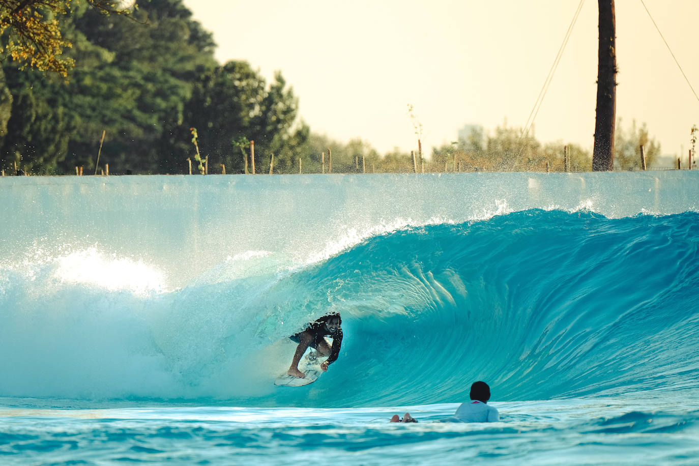 Las instalaciones brasileñas albergan la primera playa tropical de interior del mundo, de la mano de Wavegarden.