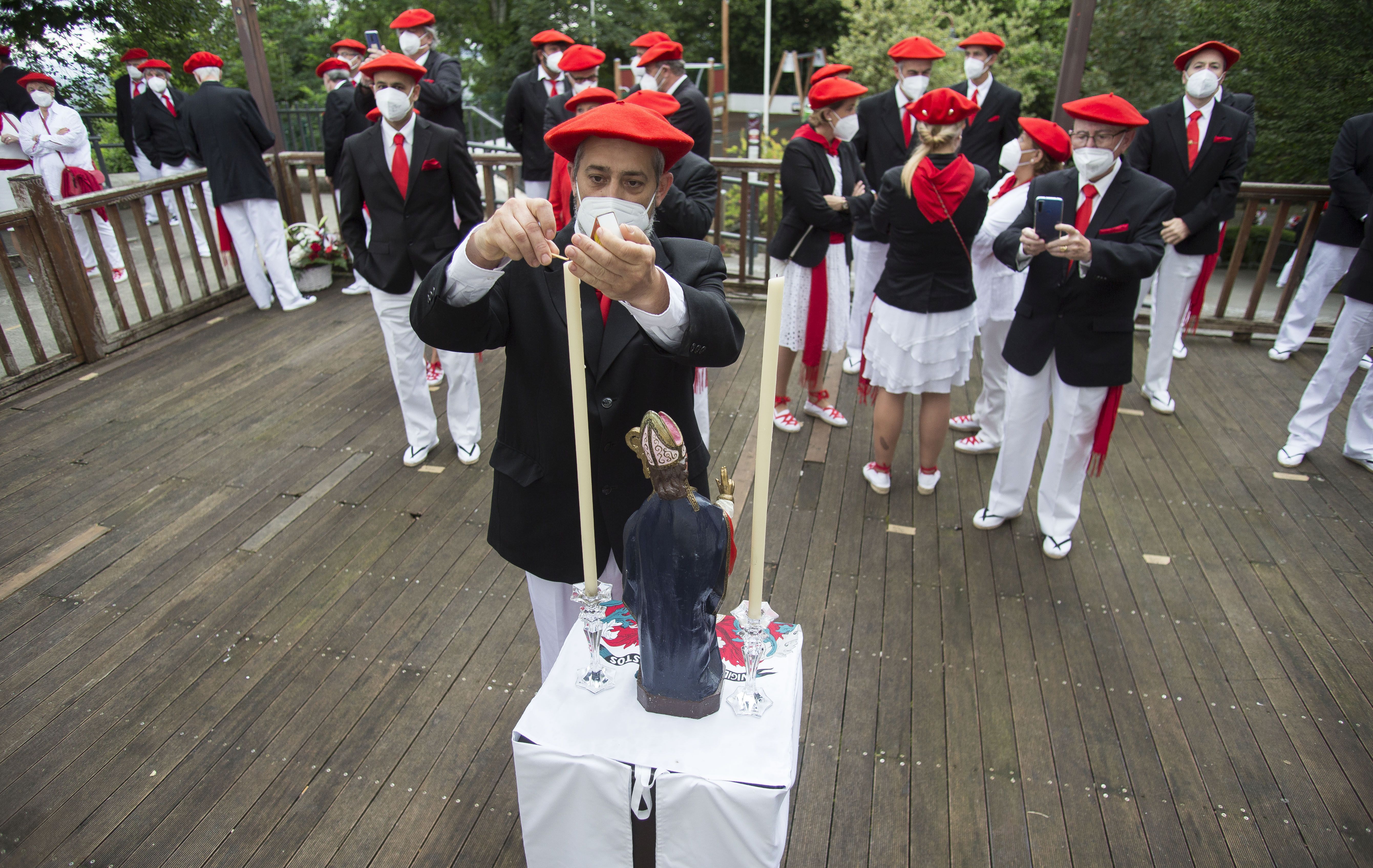 Fotos: La Junta de Mandos del Alarde tradicional renueva el voto en San Marcial
