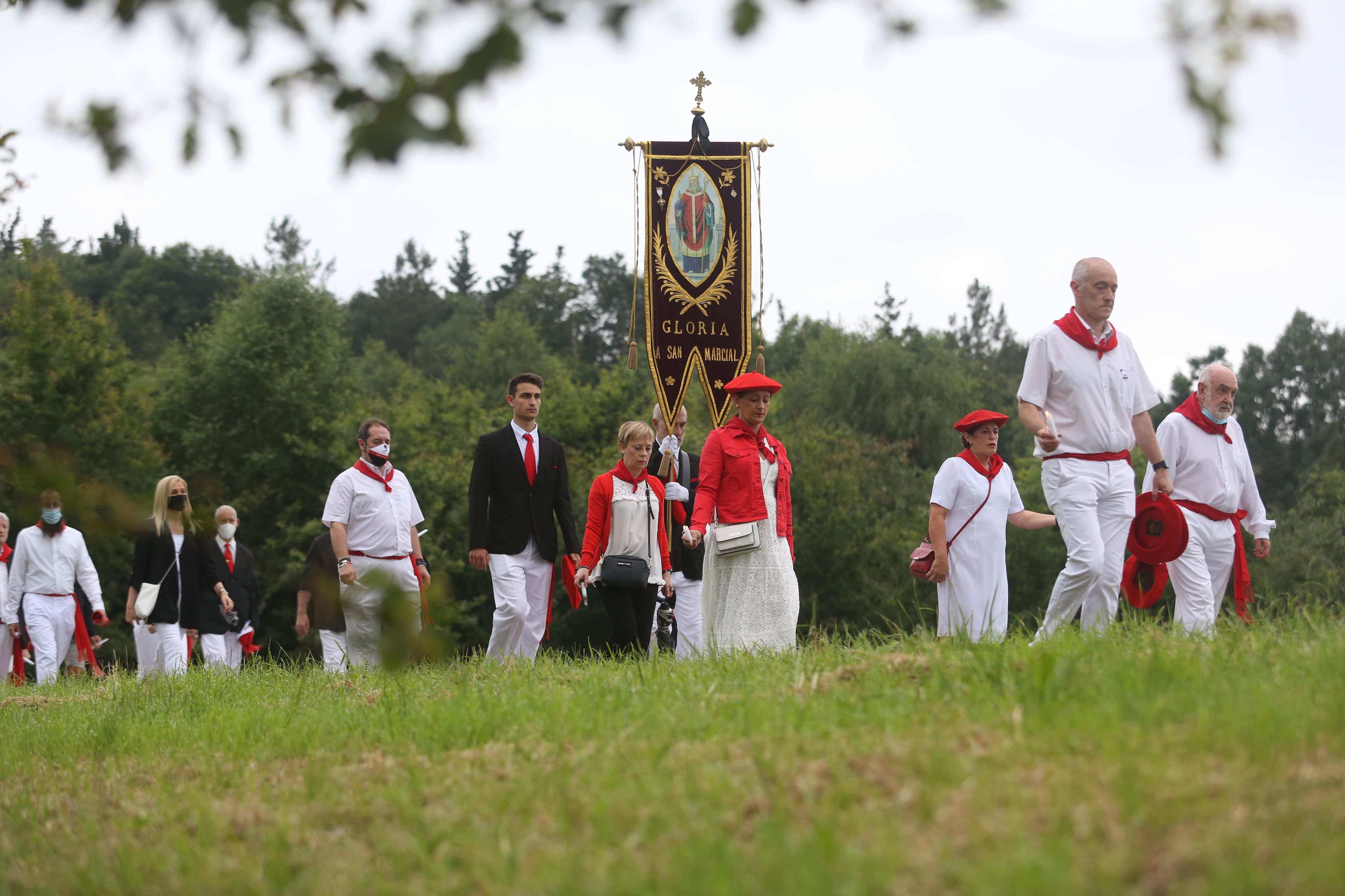 Fotos: La Junta de Mandos del Alarde tradicional renueva el voto en San Marcial