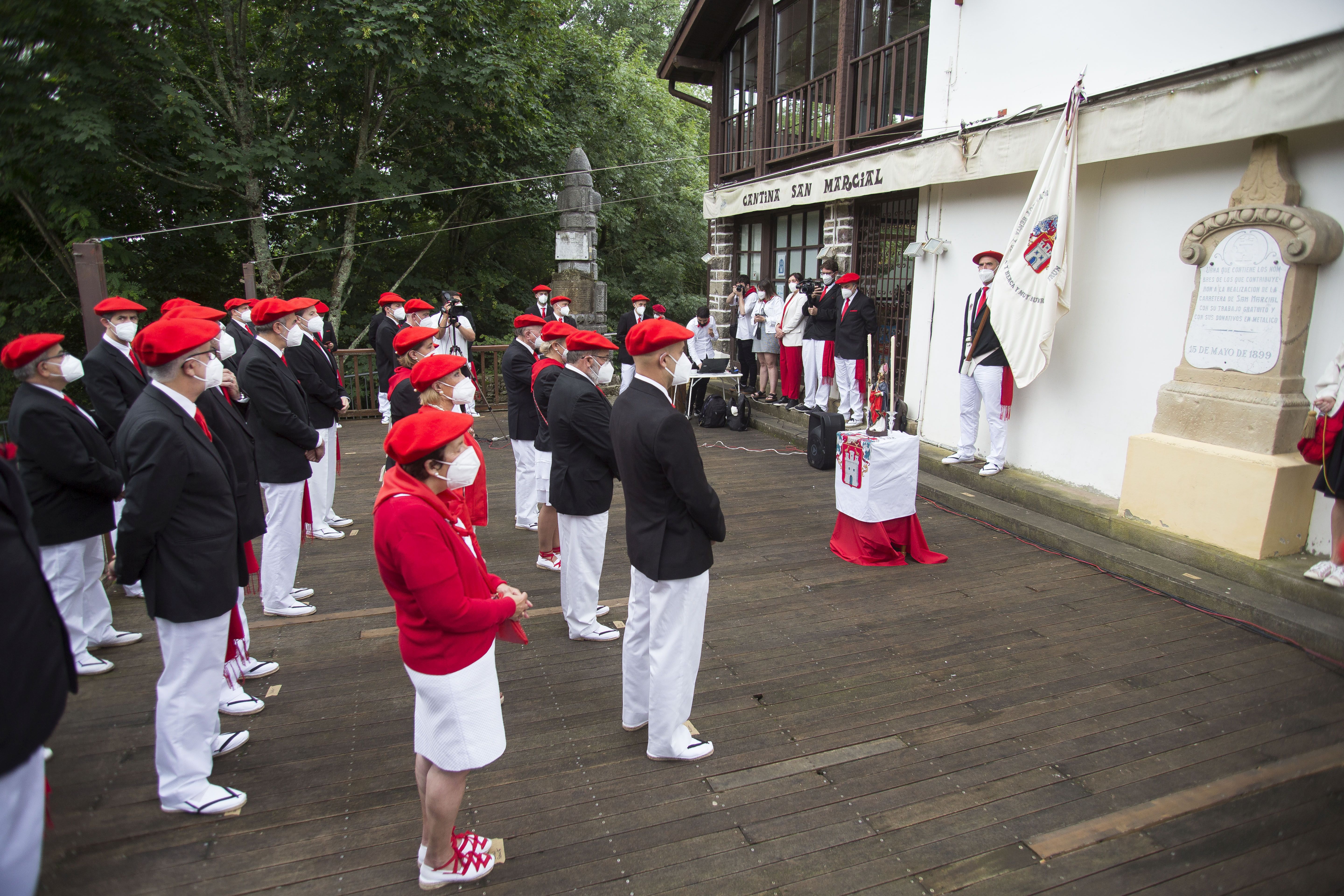 Fotos: La Junta de Mandos del Alarde tradicional renueva el voto en San Marcial