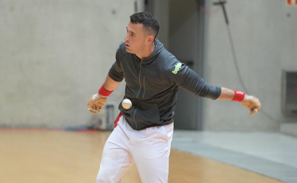 Jaka, en el calentamiento de su último partido, el 9 de mayo. 