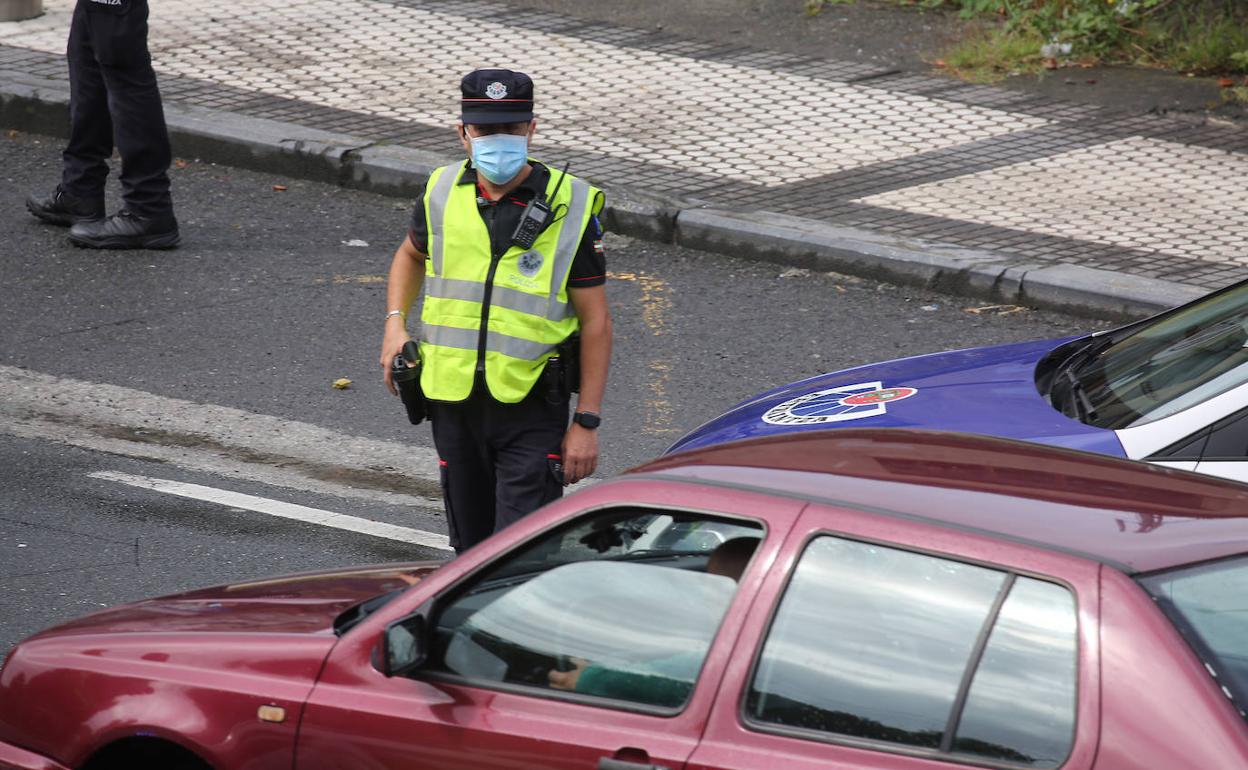 Control policial esta mañana en Donostia.