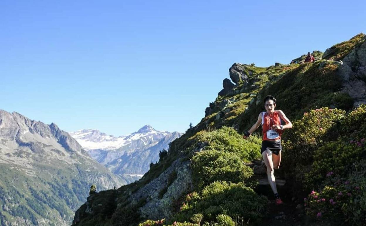 Oihana Kortazar disputa una carrera de montaña.