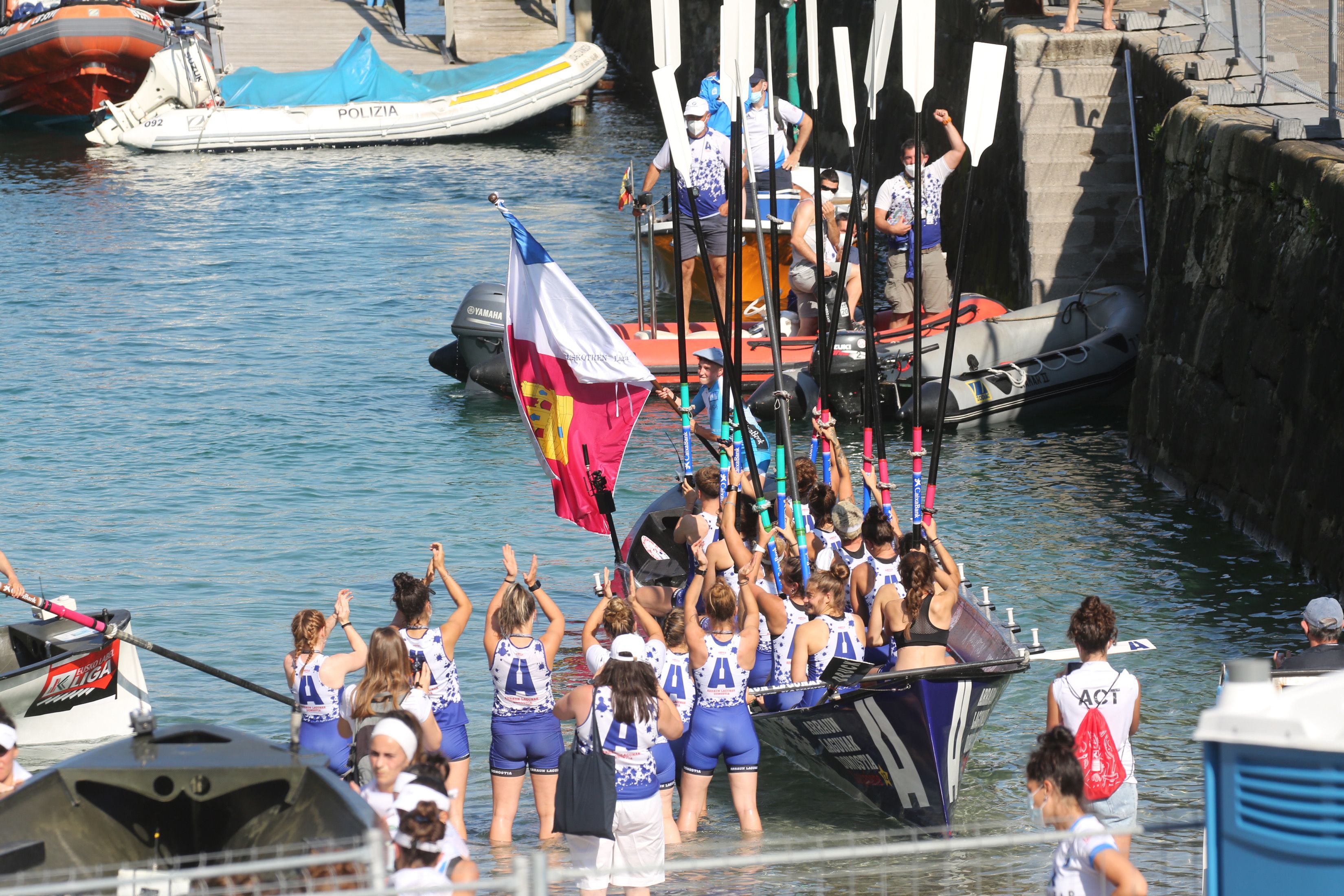 Las traineras de Arraun-Lagunak, Orio, Donostiarra y Hondarribia han remado hoy en la V Bandera Donostiarra-Turismo Castilla La Mancha, tercera jornada de la Liga Euskotren