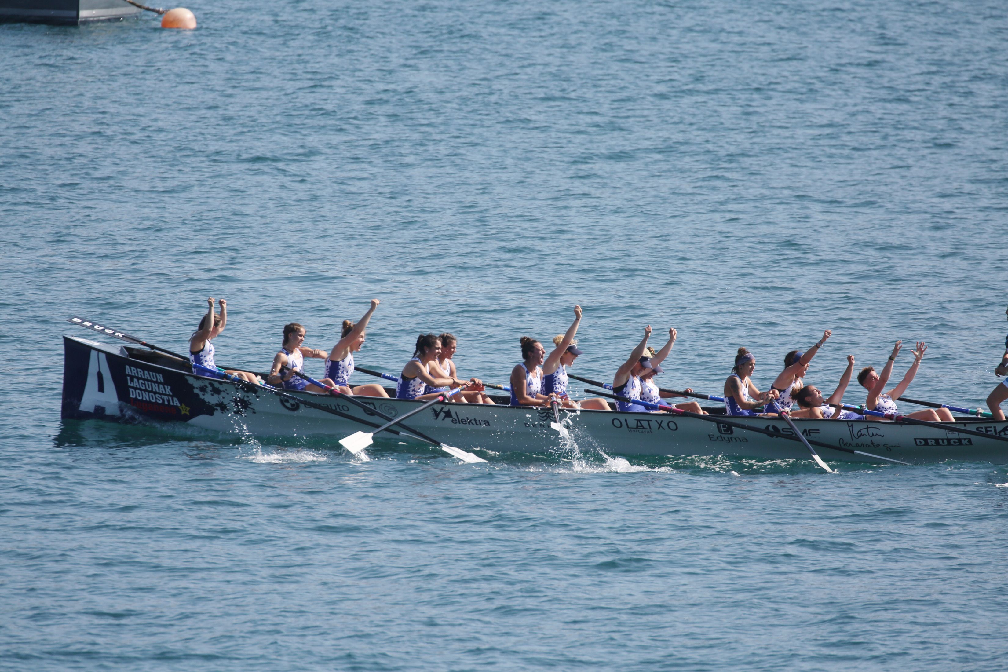 Las traineras de Arraun-Lagunak, Orio, Donostiarra y Hondarribia han remado hoy en la V Bandera Donostiarra-Turismo Castilla La Mancha, tercera jornada de la Liga Euskotren