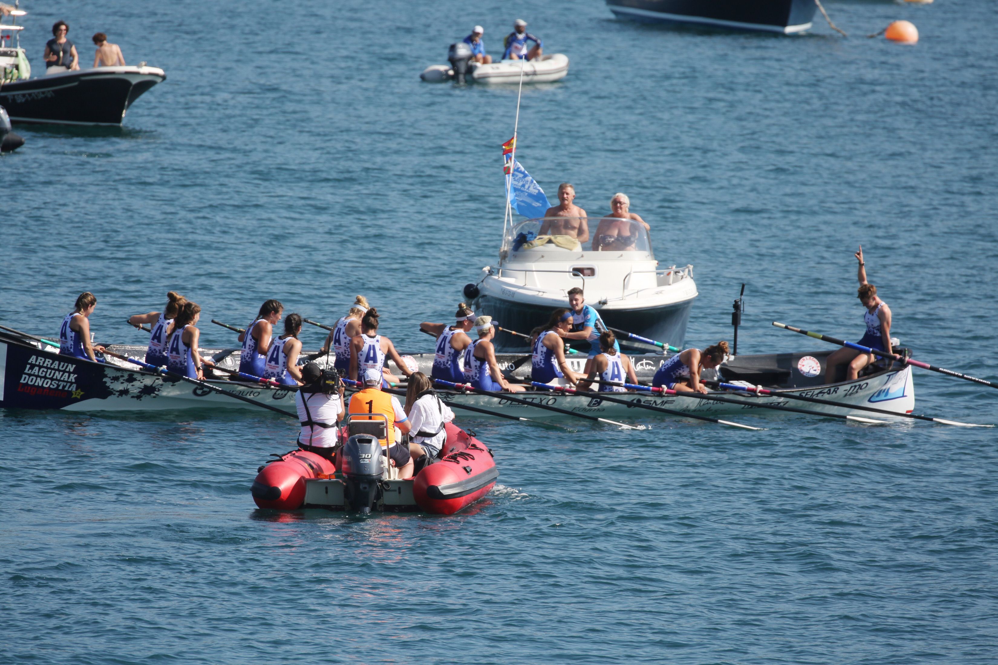 Las traineras de Arraun-Lagunak, Orio, Donostiarra y Hondarribia han remado hoy en la V Bandera Donostiarra-Turismo Castilla La Mancha, tercera jornada de la Liga Euskotren