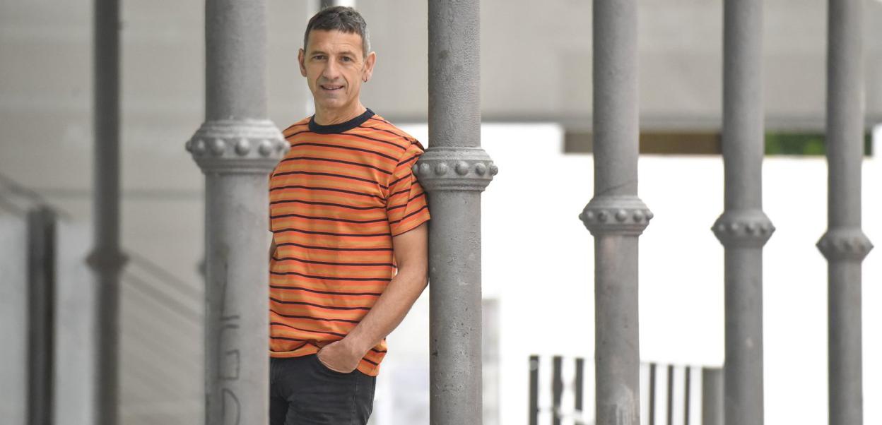 El portavoz de EH Bildu Andu Martínez de Rituerto posa en el Tinglado tras la entrevista concedida a este periódico con motivo de cumplirse el ecuador de una legislatura en la oposición marcada por la pandemia. 