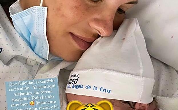 Jessica Bueno da a luz a Alejandro, su tercer hijo.