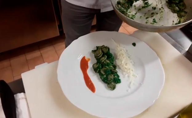 Receta de 'orecchiette' con hojas de planta de calabaza de Pietro Zito