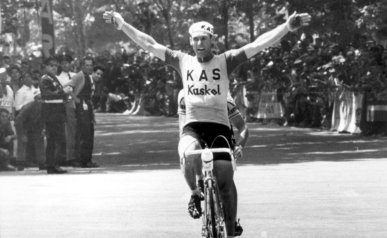 Barrutia gana una etapa de la Vuelta a España de 1963. 
