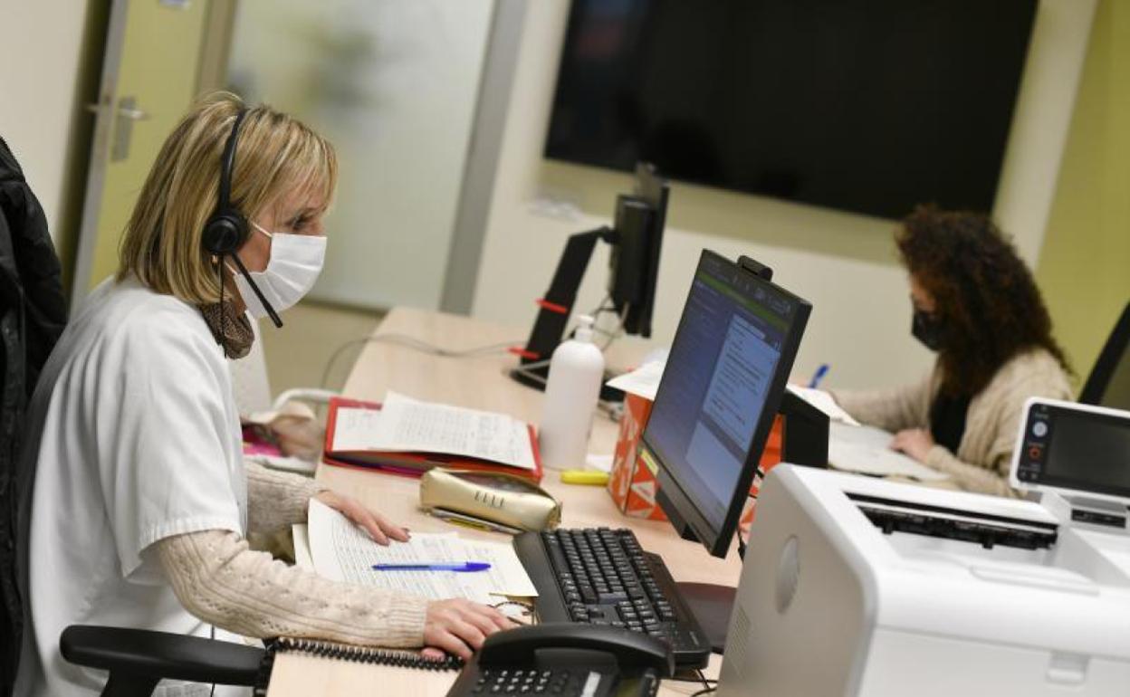 Rastreadores llamando a los contactos de positivos. 