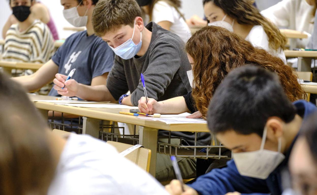 Exámenes de selectividad en la UPV.