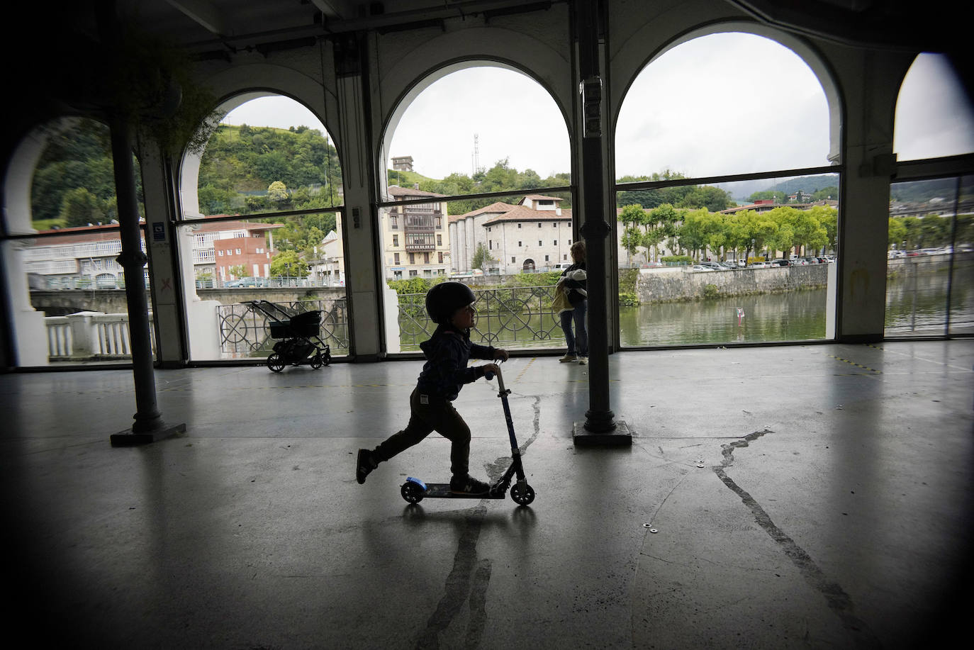 Los vecinos de Tolosa disfrutan de un día sin lluvias, pero con bajas temperaturas para ser julio