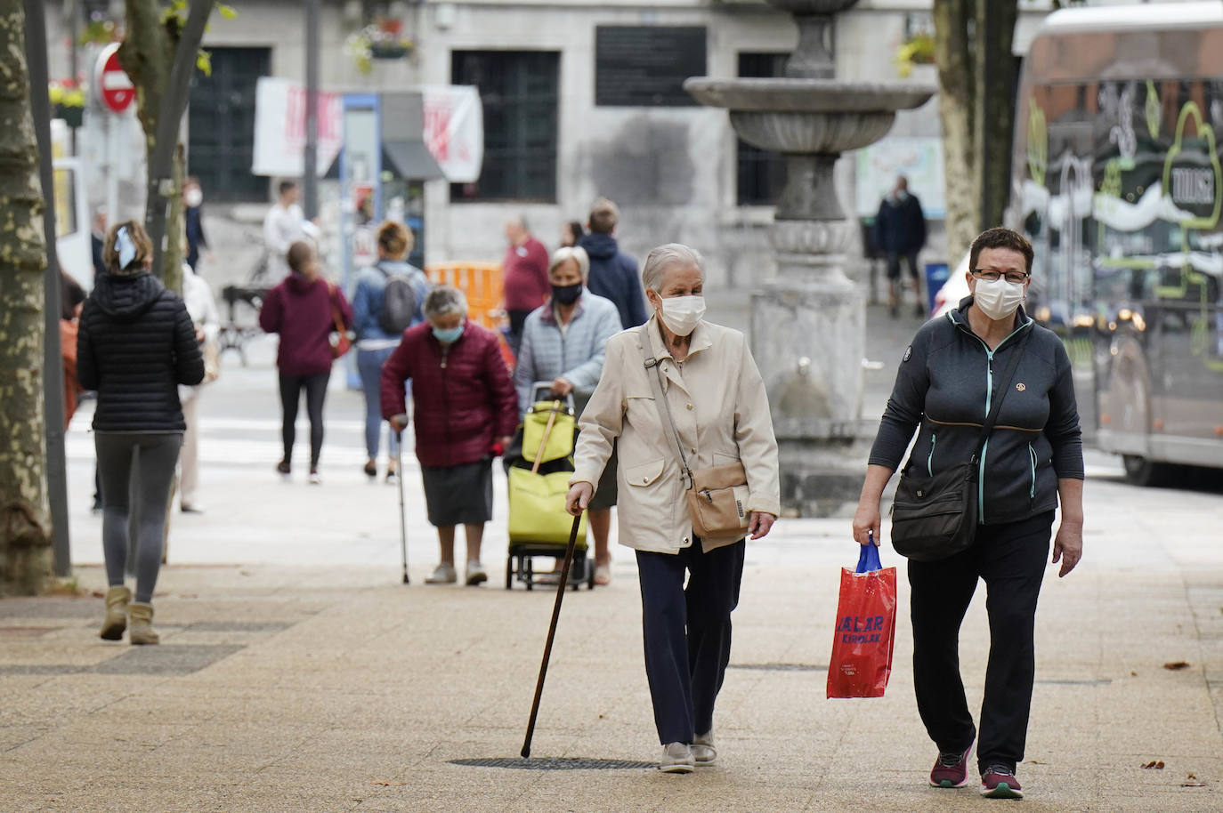Los vecinos de Tolosa disfrutan de un día sin lluvias, pero con bajas temperaturas para ser julio