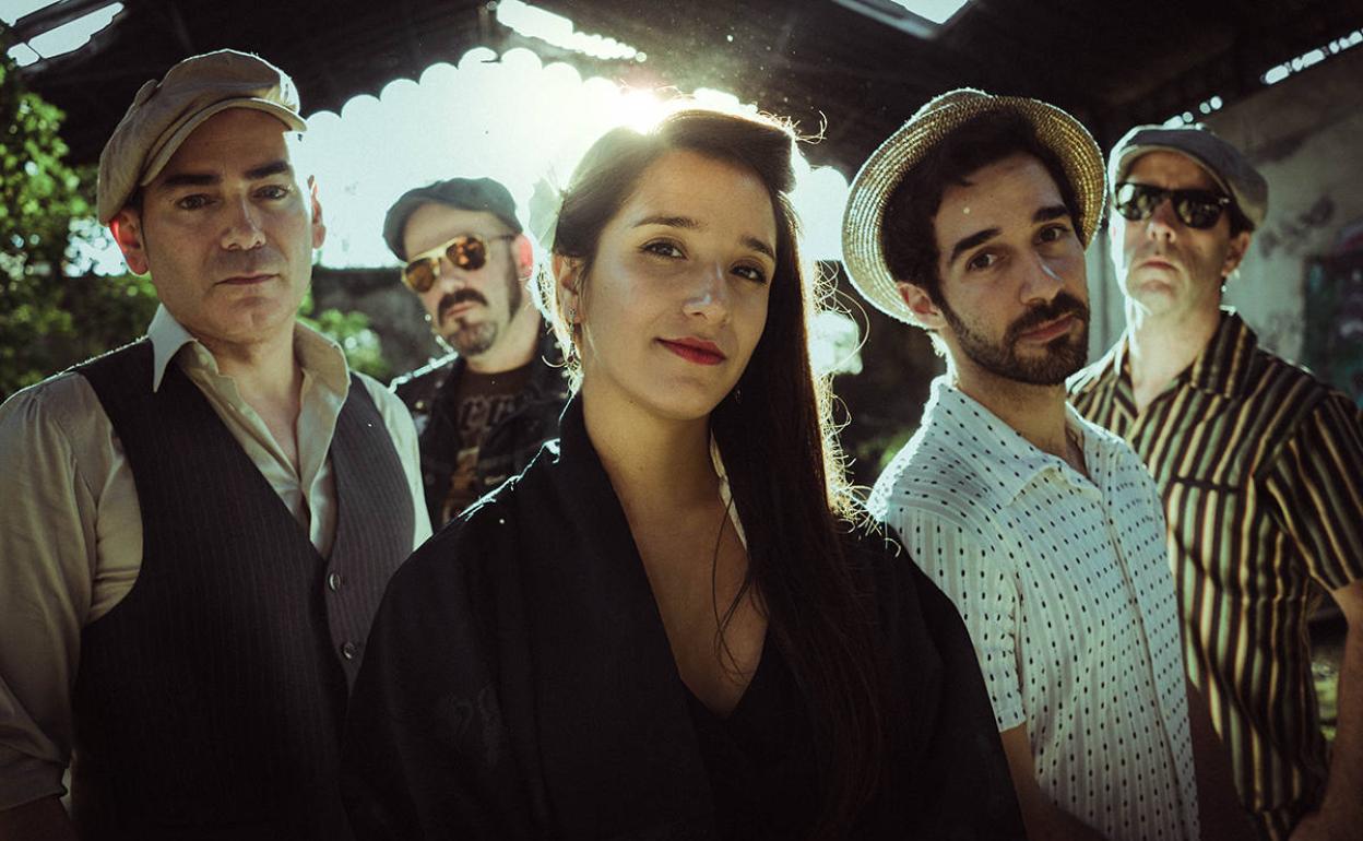 Imagen promocional de Voodoo Charms, quintento que actúa esta noche en Arrasate. 