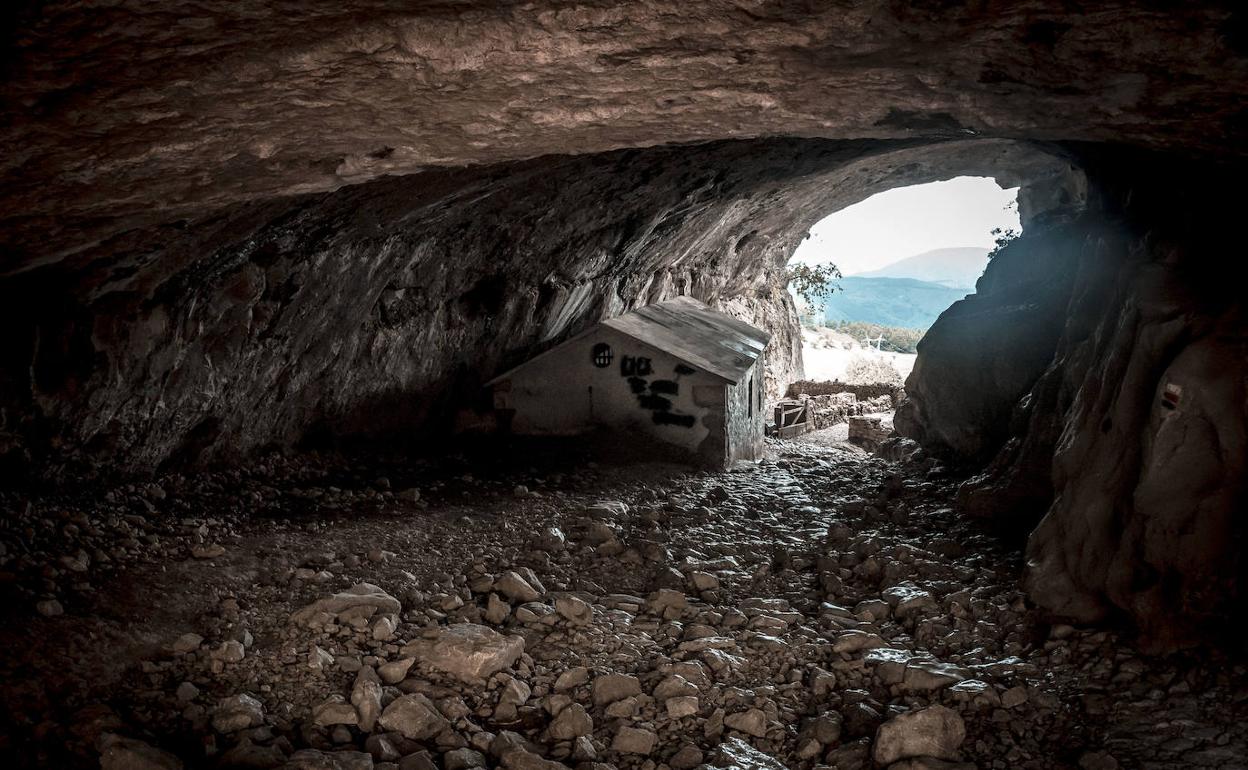 Leizarrate edo San Adriango igarobidea. 